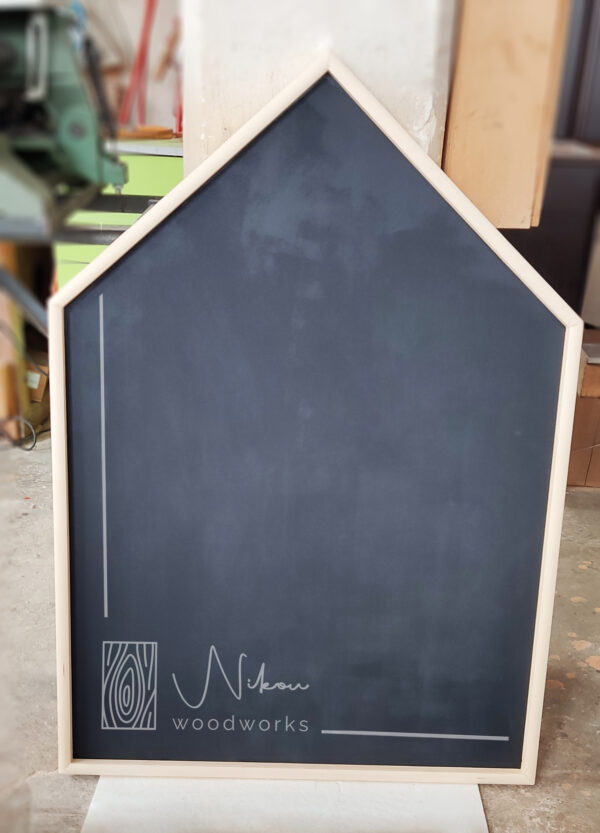 Μαυροπίνακας σπιτάκι για το παιδικό δωμάτιο