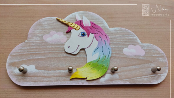 Ξύλινη κρεμάστρα μονόκερος