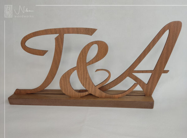 Επιτραπέζιο διακοσμητικό με καλλιγραφικά αρχικά