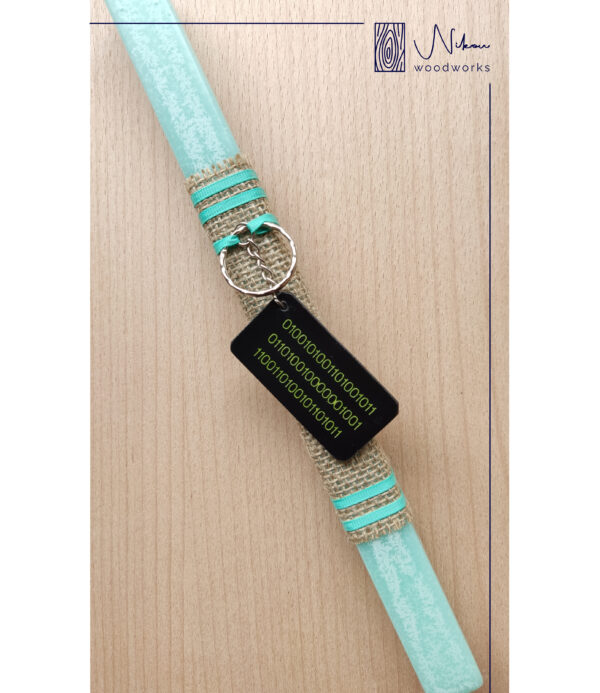 Λαμπάδα με ξύλινο μπρελόκ Binary