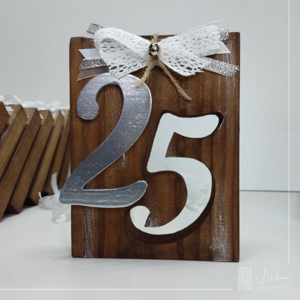 Ξύλινο γούρι 2025